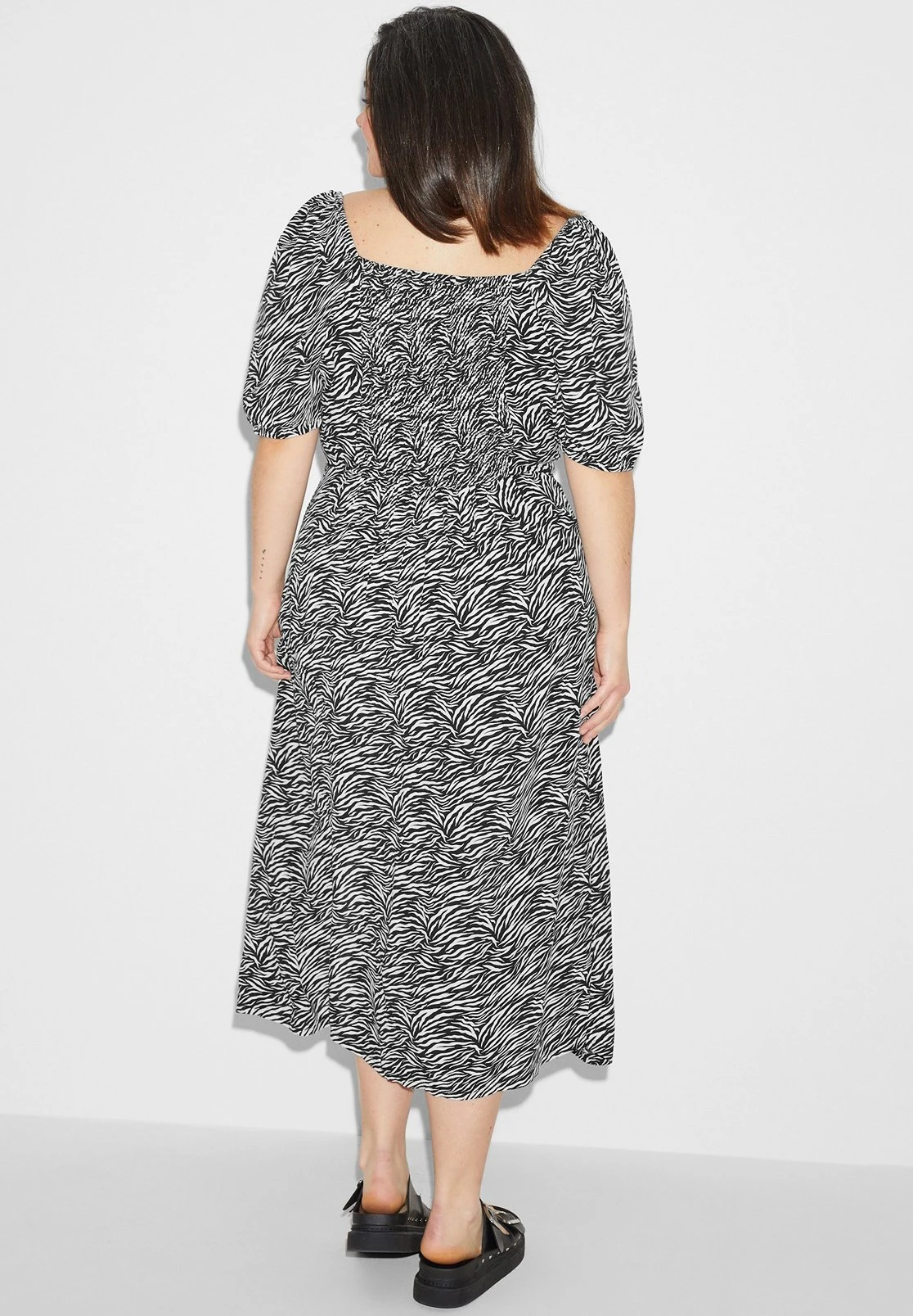 Robe De Jour - Black White 2 Robe De Jour - Black White – Image 2