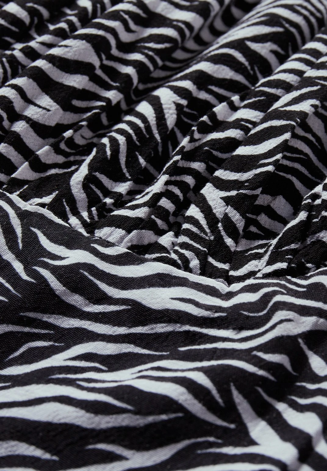 Robe De Jour - Black White 6 Robe De Jour - Black White – Image 6