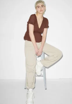 Blouse - Brown 10 Blouse - Brown -Clockhouse ce1257ba2b034eafbdee9d64f247c843